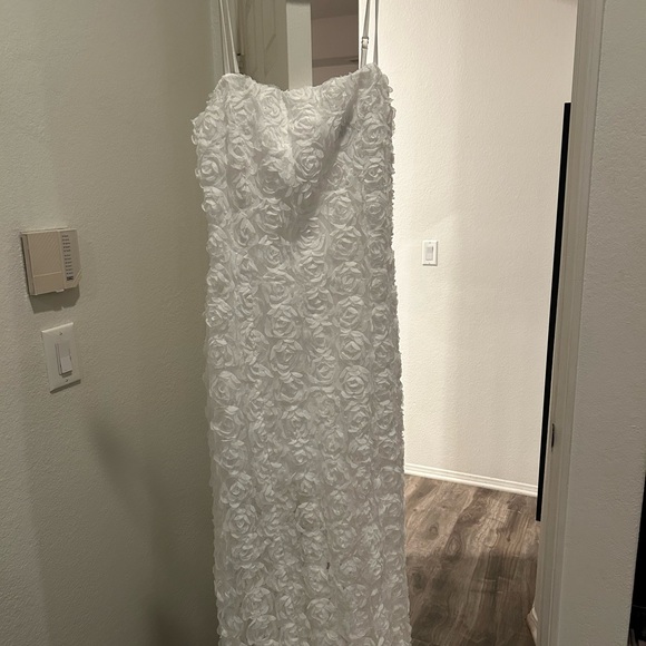 Little White Dress Blue Blush Skylar Flower Textured Maxi Dress MEDIUM Bridal - Picture 3 of 5